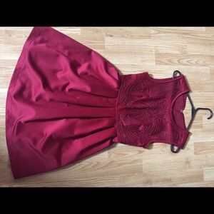 Wine-colored backless party dress