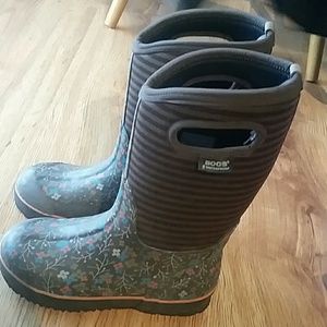 Girls flower pattered Bogs