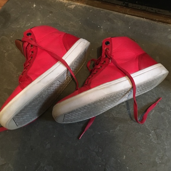 Levi's red lace up basketball shoes - Picture 2 of 4