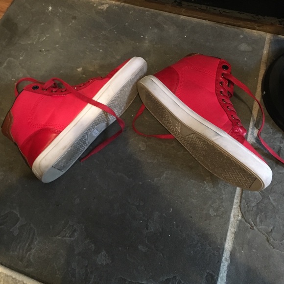 Levi's red lace up basketball shoes - Picture 3 of 4