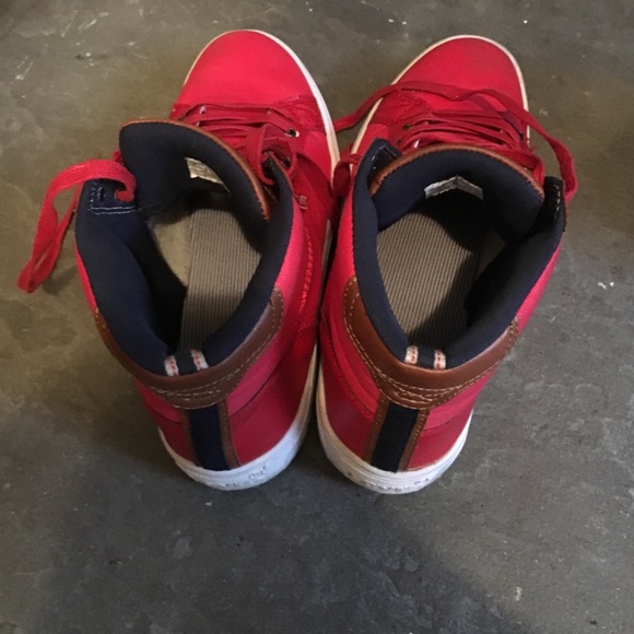 Levi's red lace up basketball shoes - Picture 4 of 4