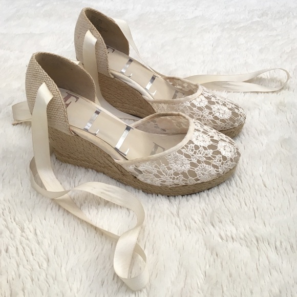 Elle Wedges