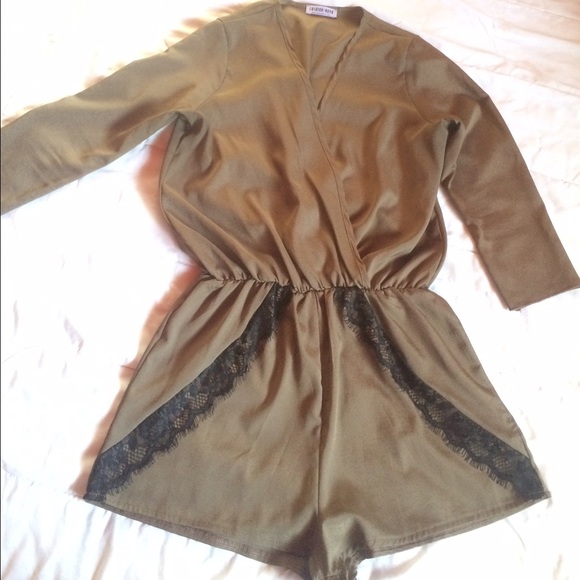 🎀FASHION NOVA ROMPER🎀