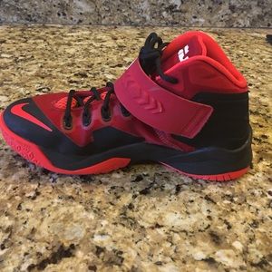 Size 6y Lebron James basketball shoes
