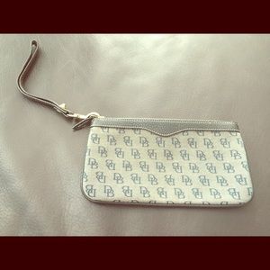 🚫SOLD🚫 Dooney & Bourke Wristlet
