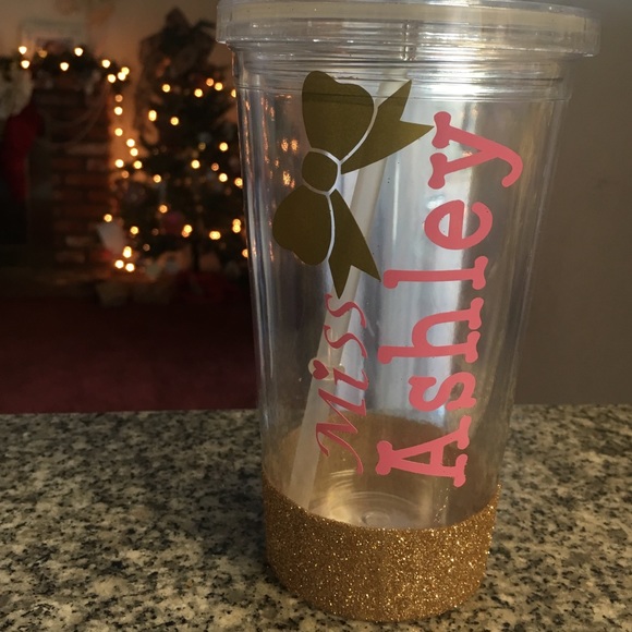 Custom tumbler with glitter bottom