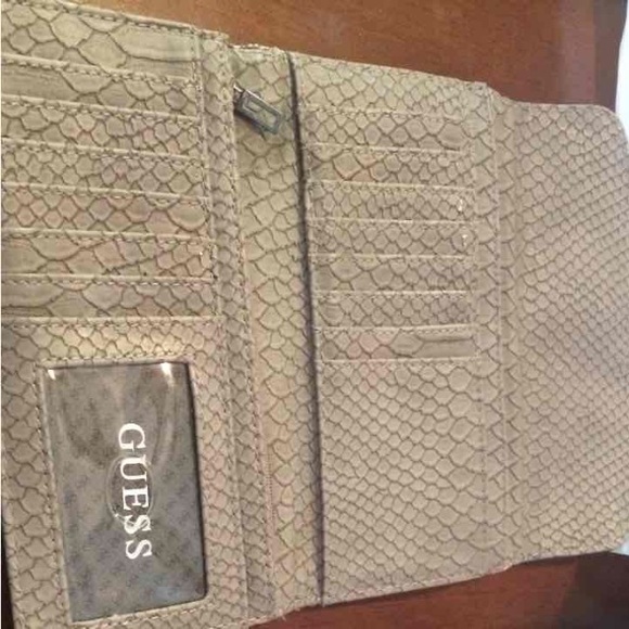 Guess Wallet - Picture 2 of 3