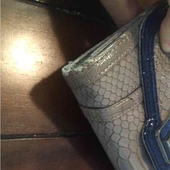 Guess Wallet - Picture 3 of 3