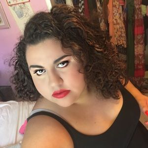 Meet your Posher, Raquel