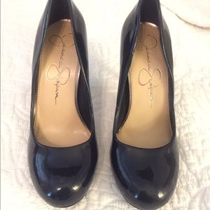 Jessica Simpson navy pumps