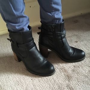 Diba Shelby Black Ankle Booties