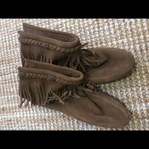 Minnetonka booties size 8