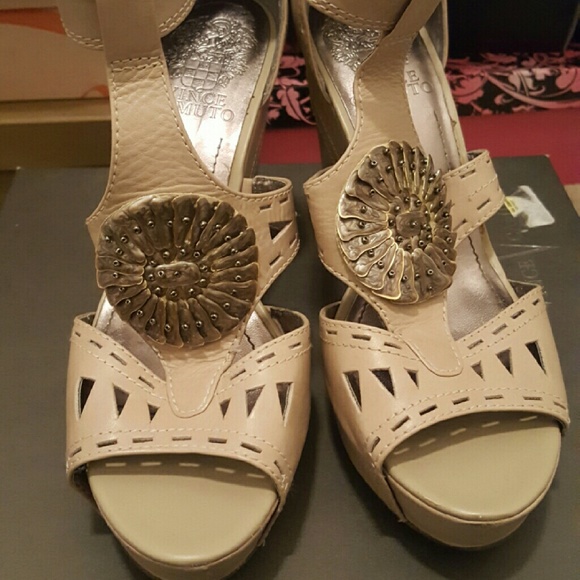 Vince Camuto Leather Natural color  Wedges