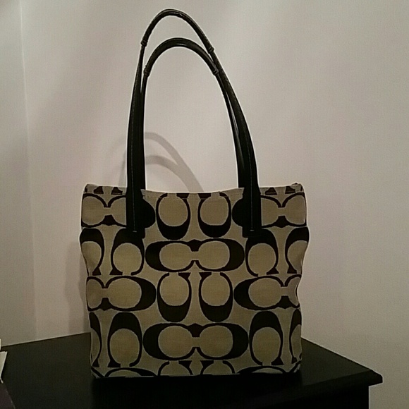 Handbag - Picture 3 of 4