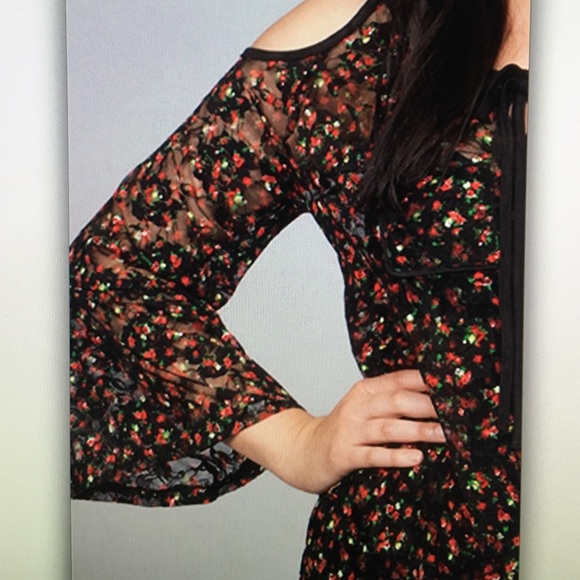 🌹Black floral🌹sheer off shoulder blouse - Picture 3 of 4