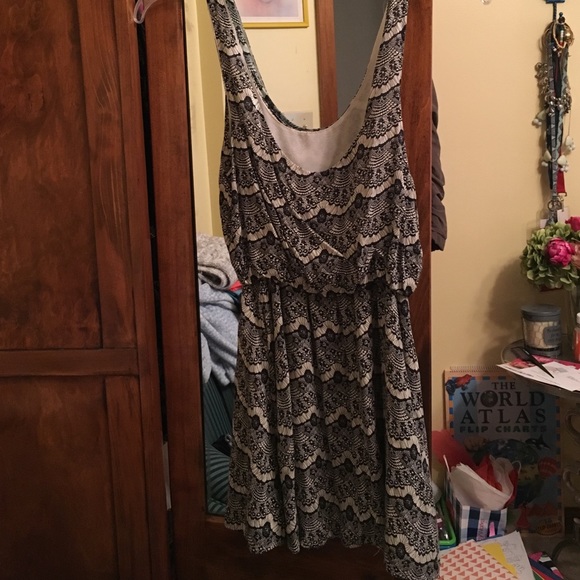 Lace print dress/ low back