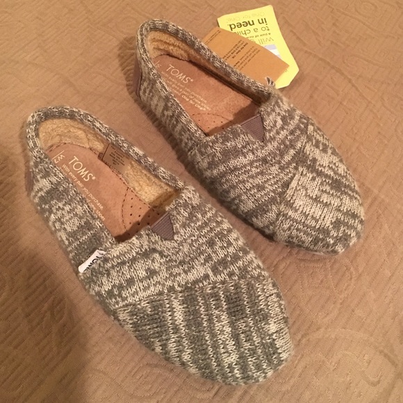 NWT Sweater Material TOMS