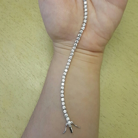 18k Swarovski Tennis Bracelet . - Picture 4 of 5