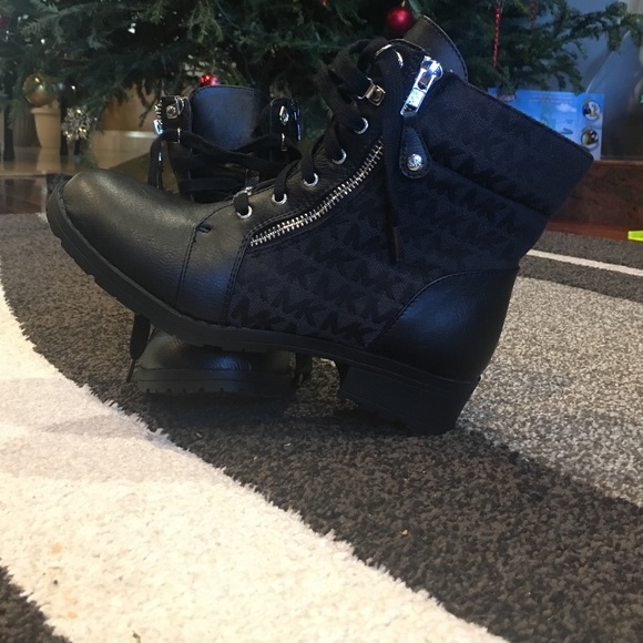 NEW Michael Kors boots - Picture 2 of 4