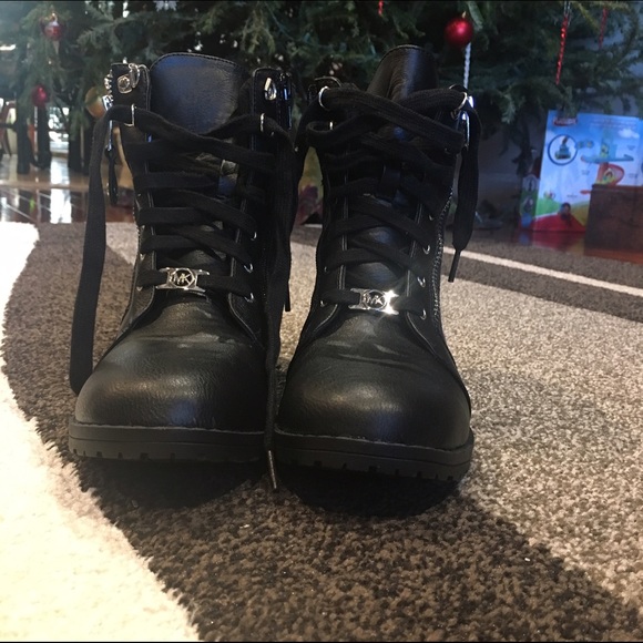 NEW Michael Kors boots - Picture 3 of 4