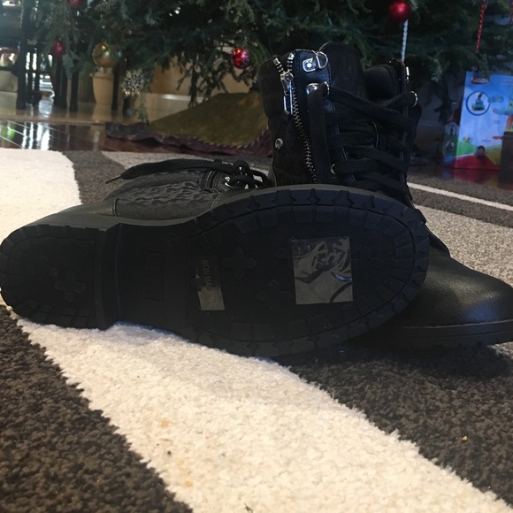 NEW Michael Kors boots - Picture 4 of 4