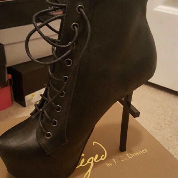 Privileged Paine Bootie -Black- size 9