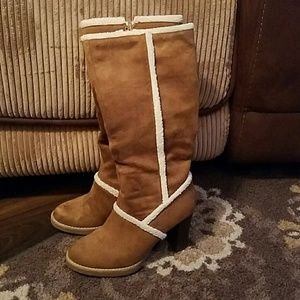 Super cute suede brown boots