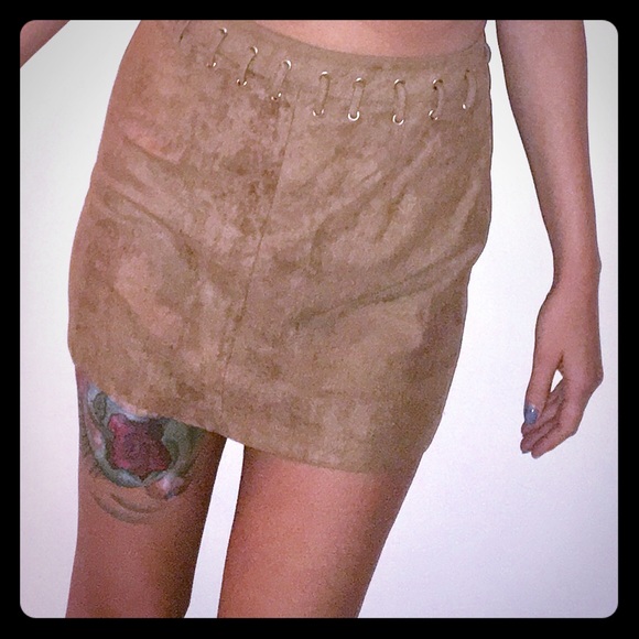 LF Suede Mini Skirt - Picture 3 of 7