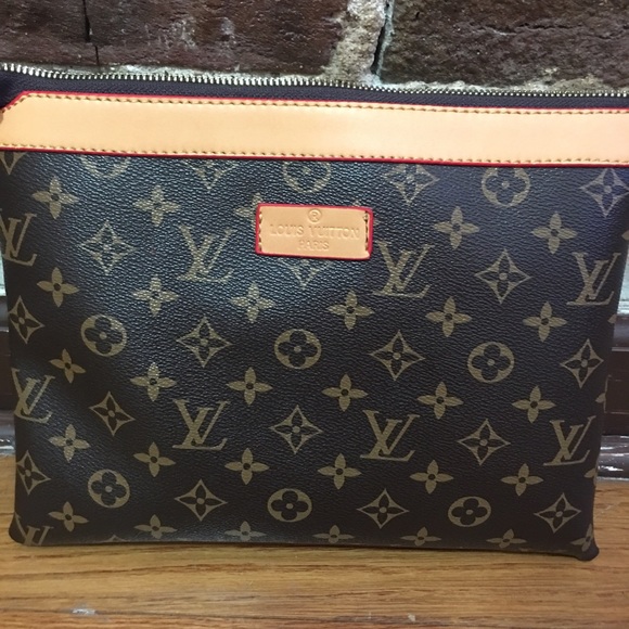 Lv cross body/ clutch (Louis Vuitton)