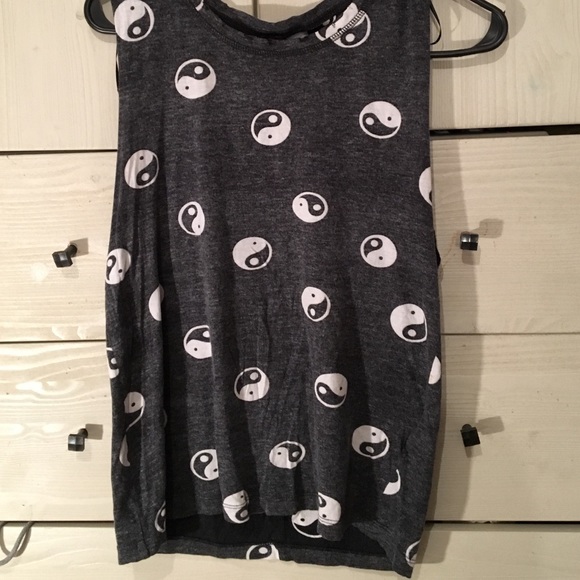 Yin Yang muscle tank🌞