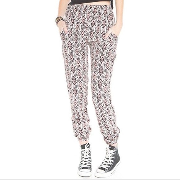 Brandy Melville jogger like pants with pockets!