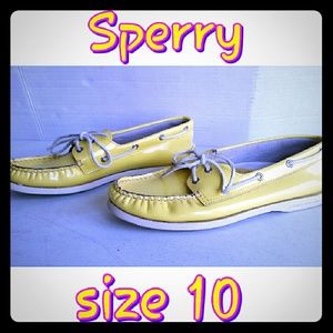 SPERRY SHINY YELLOW LOAFERS