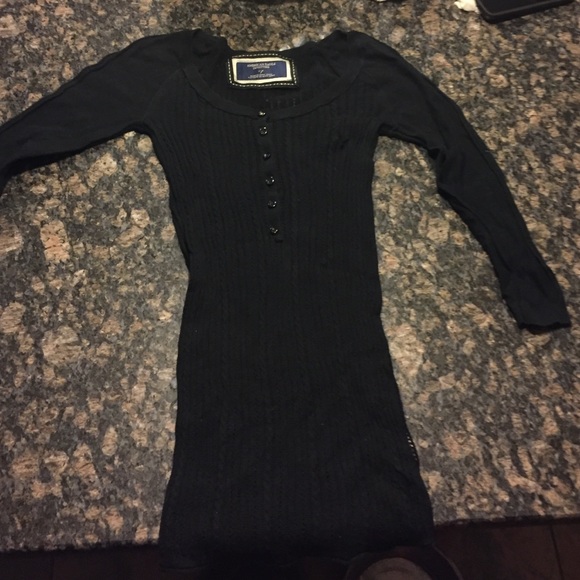 Black American Eagle half sleeve tight sweater