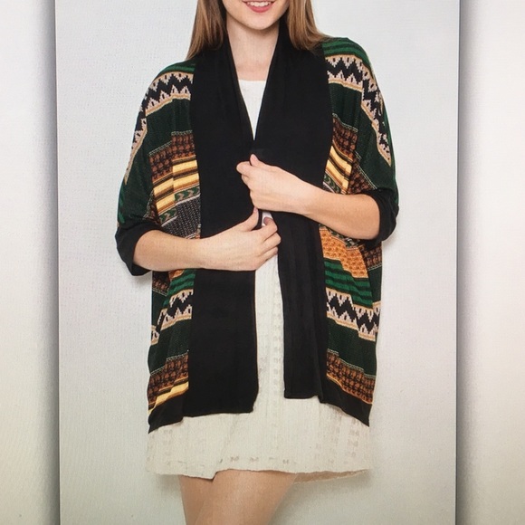 🌲Black and🌲green tribal geo cardigan