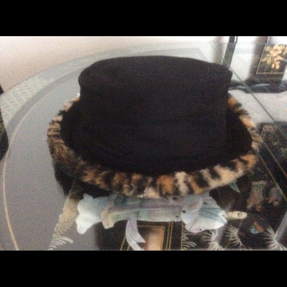 Accessories - Leopard, suede bucket style hat