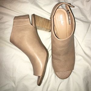 nude wedges