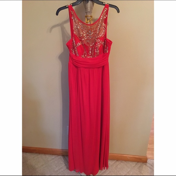 Red Prom / Formal Dress - Picture 2 of 4