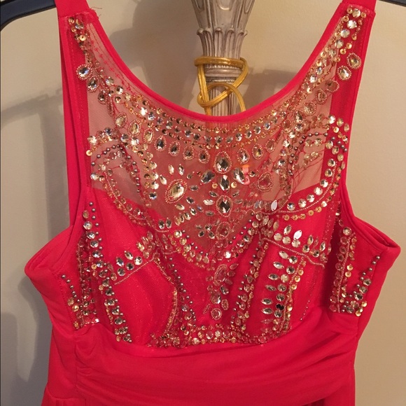 Red Prom / Formal Dress - Picture 3 of 4