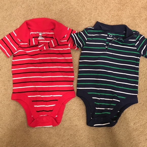 2 identical shirts but different colors