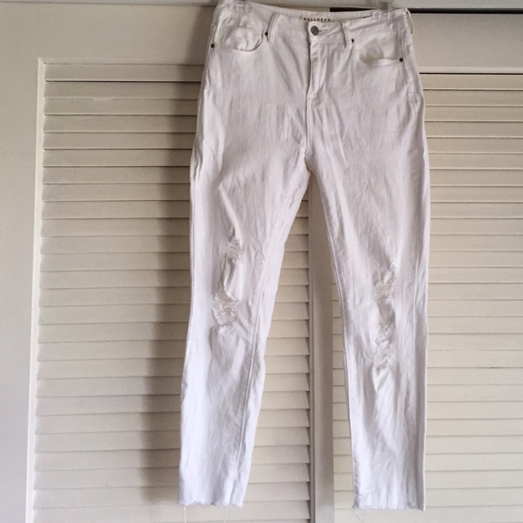 Bullhead White Distressed Jeans