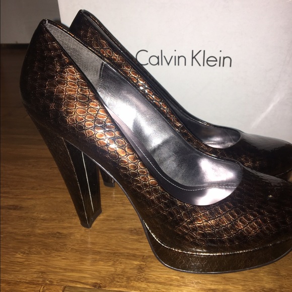 Shoes - Picture 2 of 3