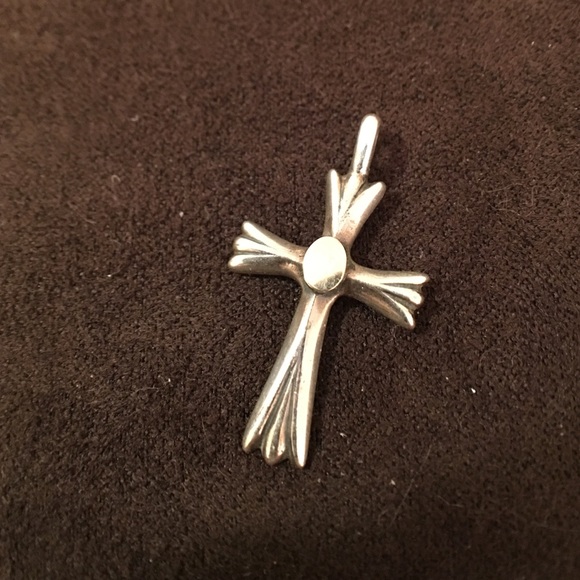 Sterling silver cross pendant