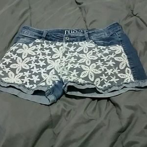 Jeans shorts with flower design
