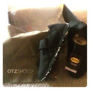 Moccasins OTZ size 6 with Vibram sole