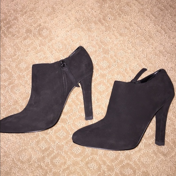 NWT Lauren by Ralph Lauren suede black booties