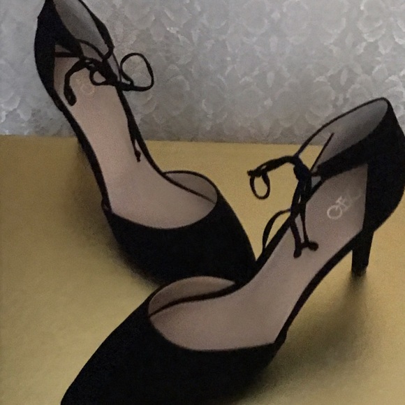 Heels - Picture 2 of 3