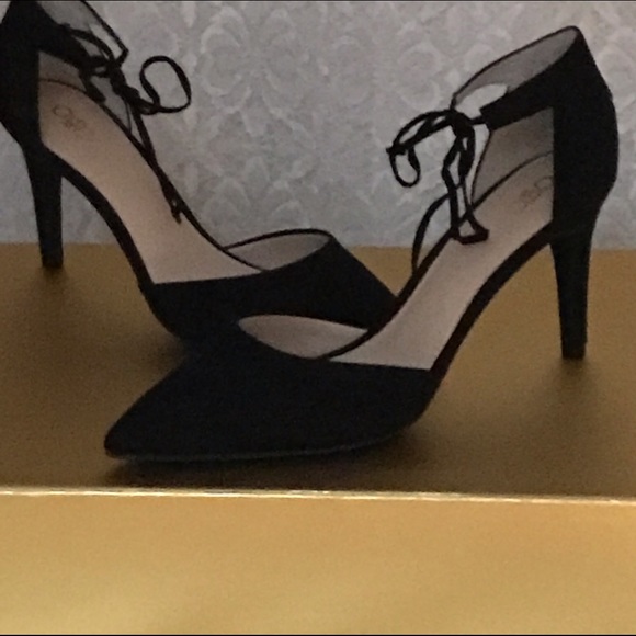 Heels - Picture 3 of 3