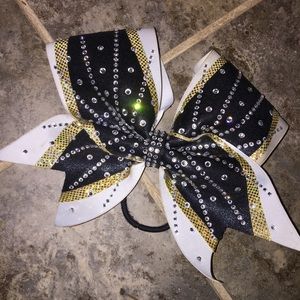 World Cup cheer bundle; bow & champs league pin