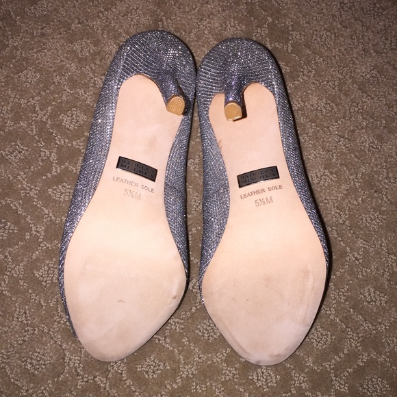 EUC Badgley Mischka Kassidy II heels - Picture 3 of 4