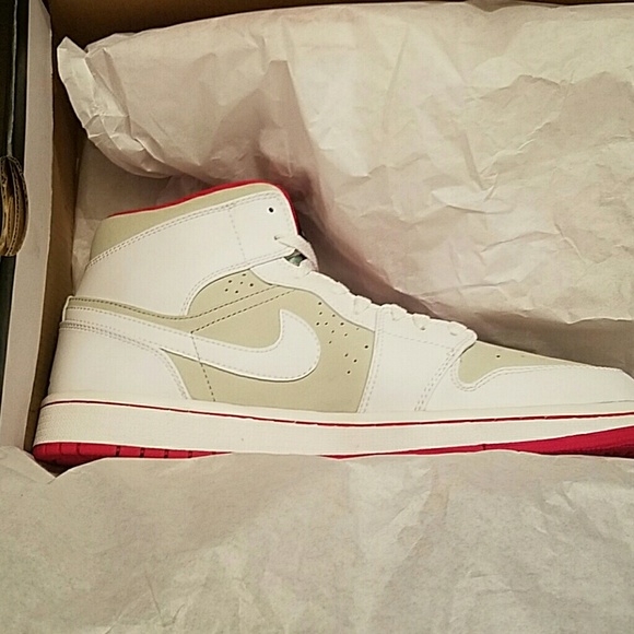 Trying to sell these are rare and DEADSTOCK - Picture 1 of 4